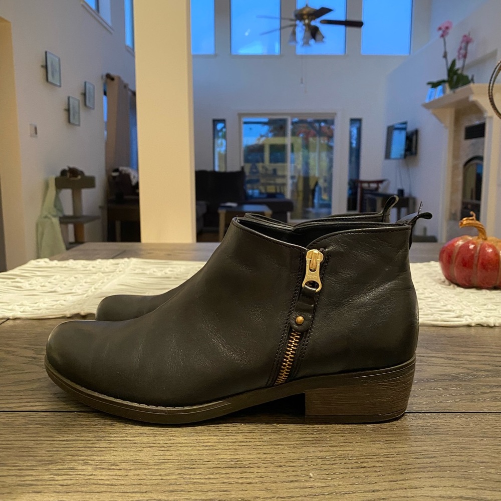 Women’s black ankle boots size 9